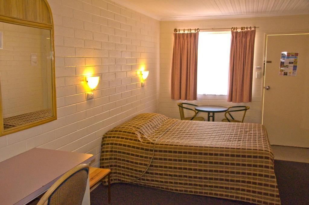 White Gum Motel Alice Springs Room photo