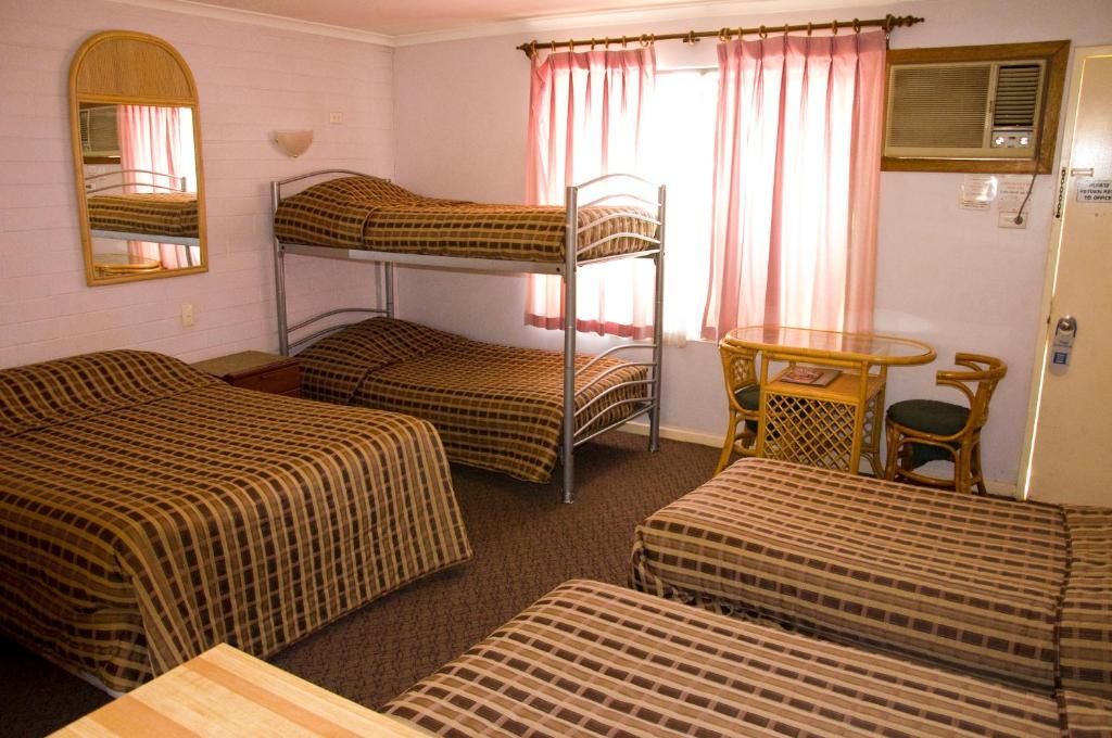 White Gum Motel Alice Springs Room photo