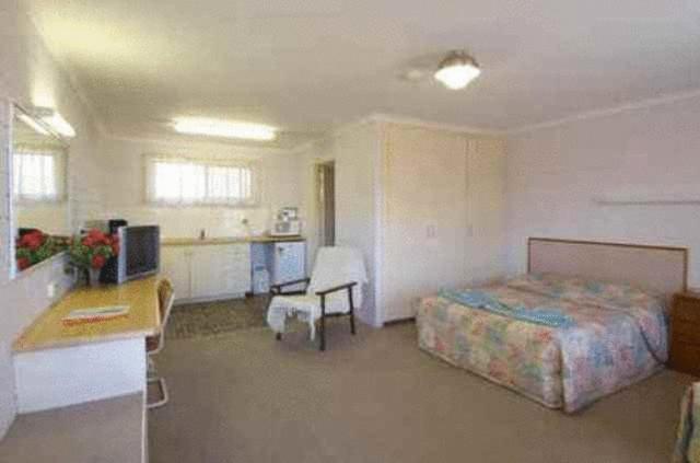 White Gum Motel Alice Springs Room photo
